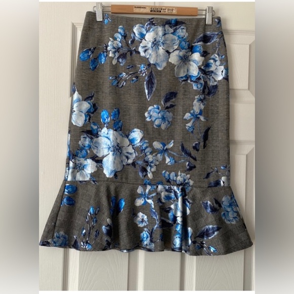 Black and White Plaid with Blue and Silver Floral Pencil Skirt Flared in Knee - Picture 2 of 4